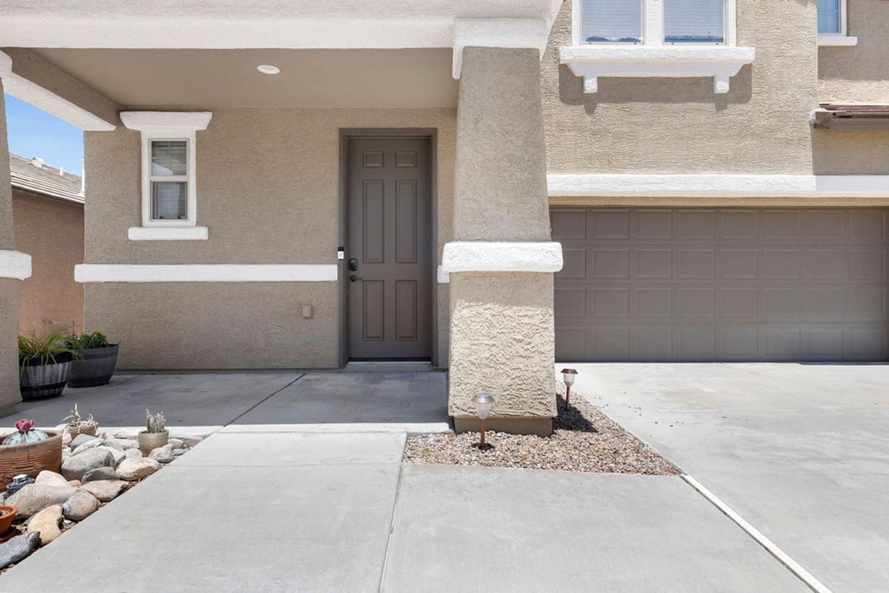 10487 S Cutting Horse Dr - Photo 3 of 50