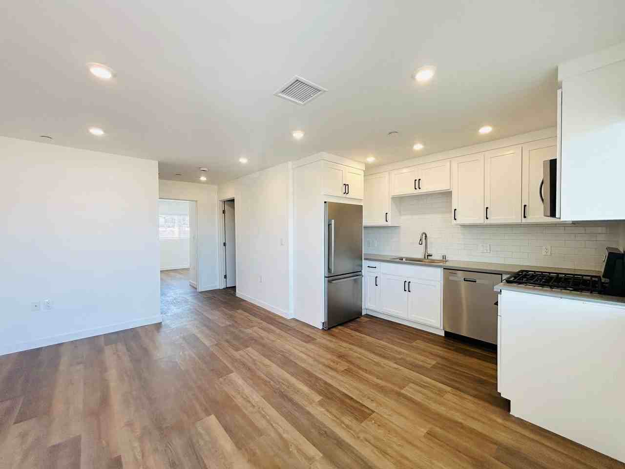 13037 San Fernando Rd - Photo 2 of 15