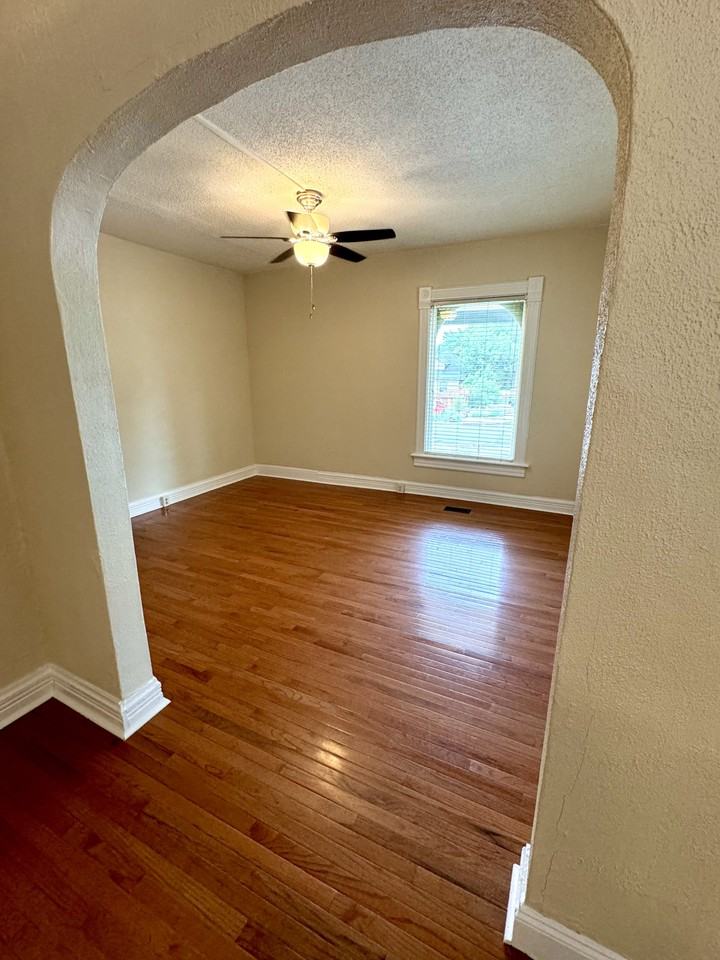1230 E 10th St #A - Photo 5 of 32