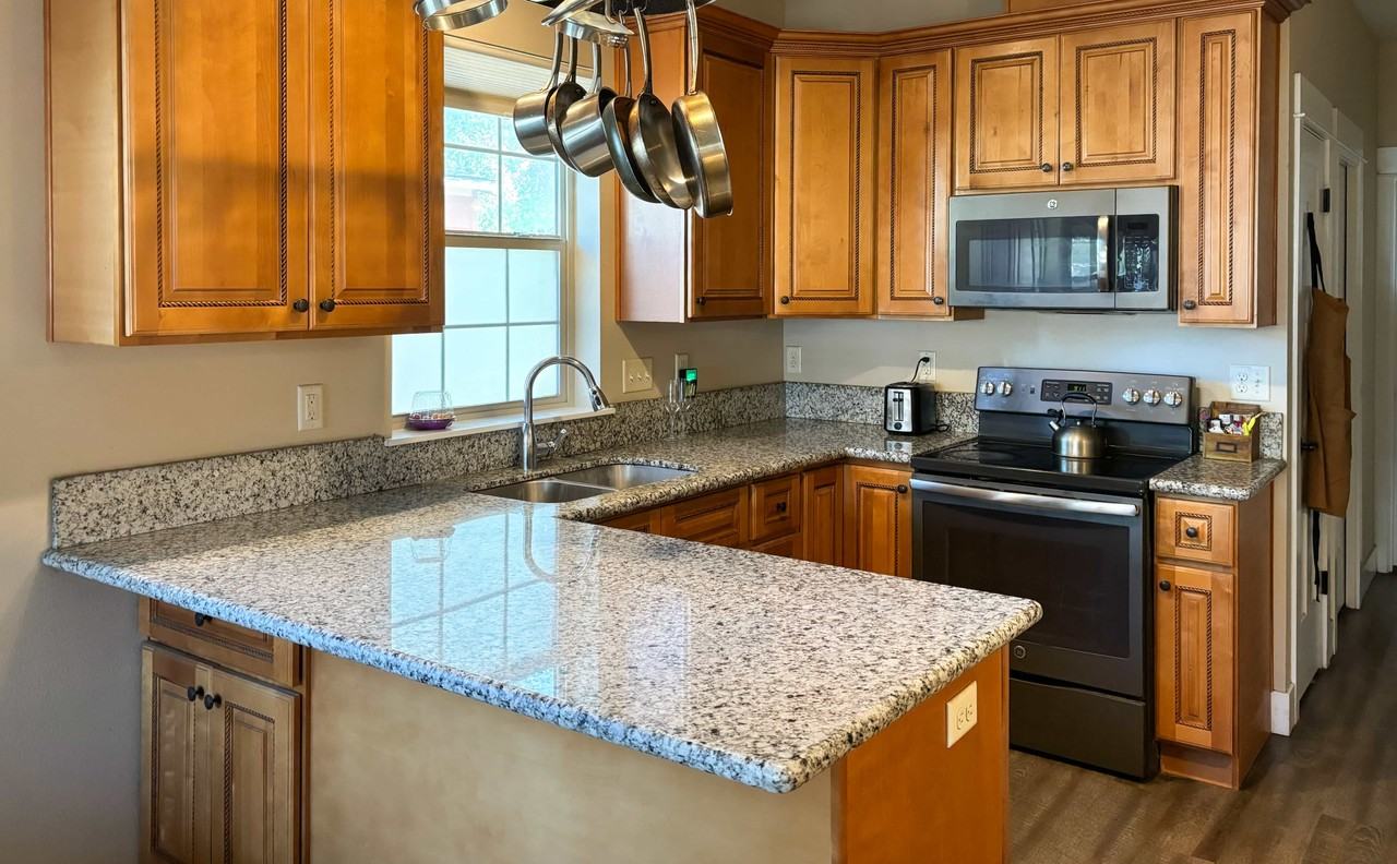 364 S Oak St #NA - Photo 3 of 10