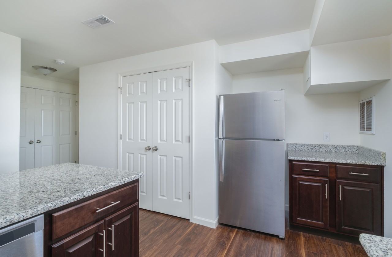 274 Oakridge Dr - Photo 2 of 5