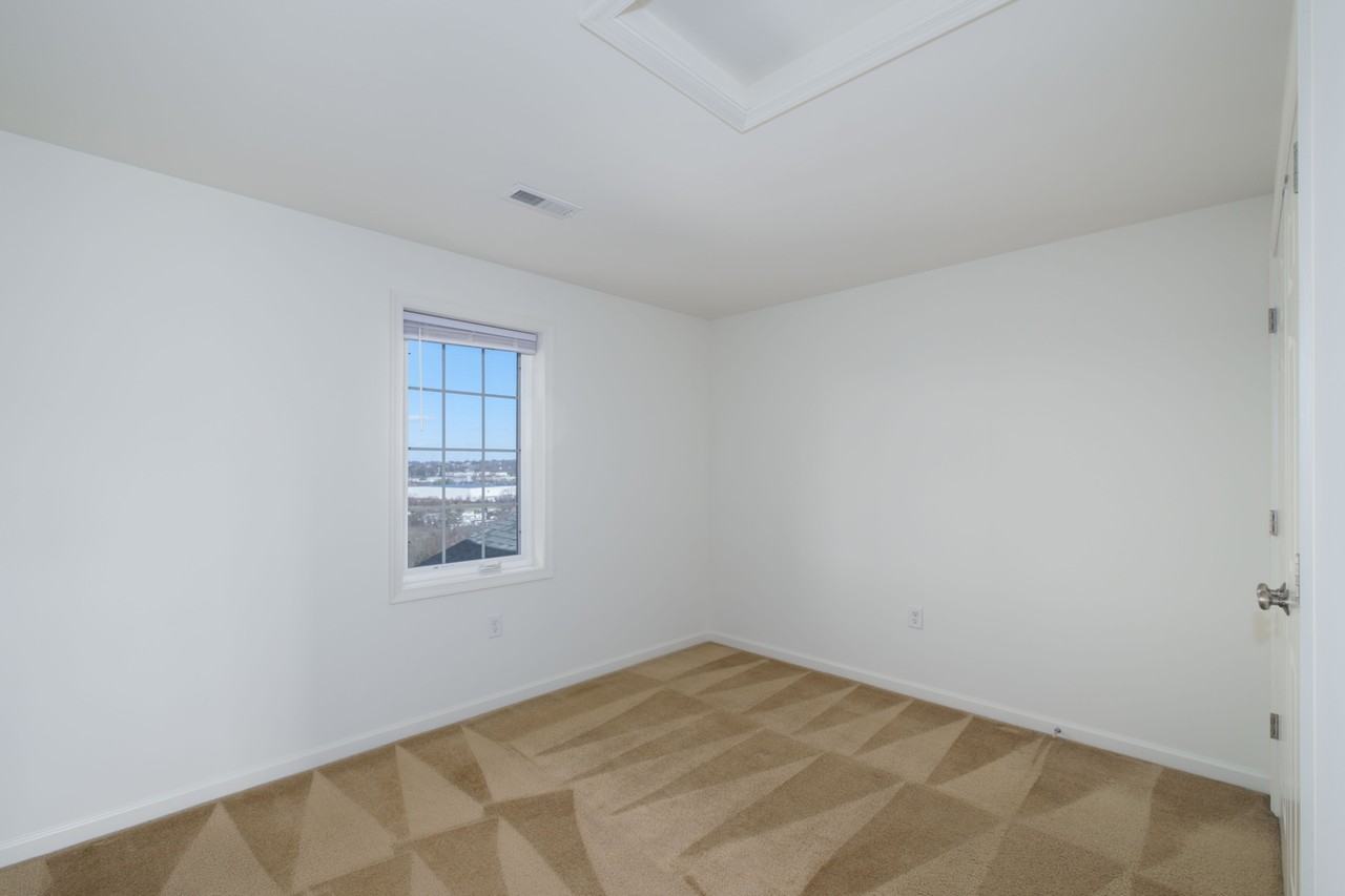 274 Oakridge Dr - Photo 3 of 5