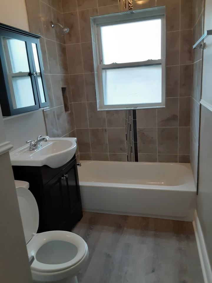 1118 W 90th St #2 - Photo 3 of 6