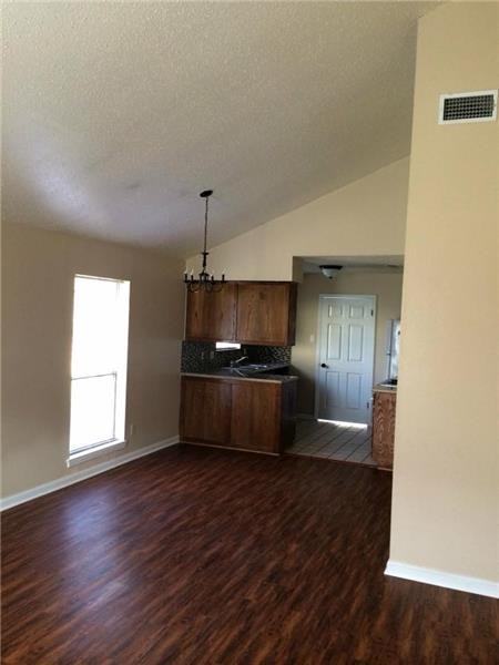 404 Woodridge Cir - Photo 5 of 5