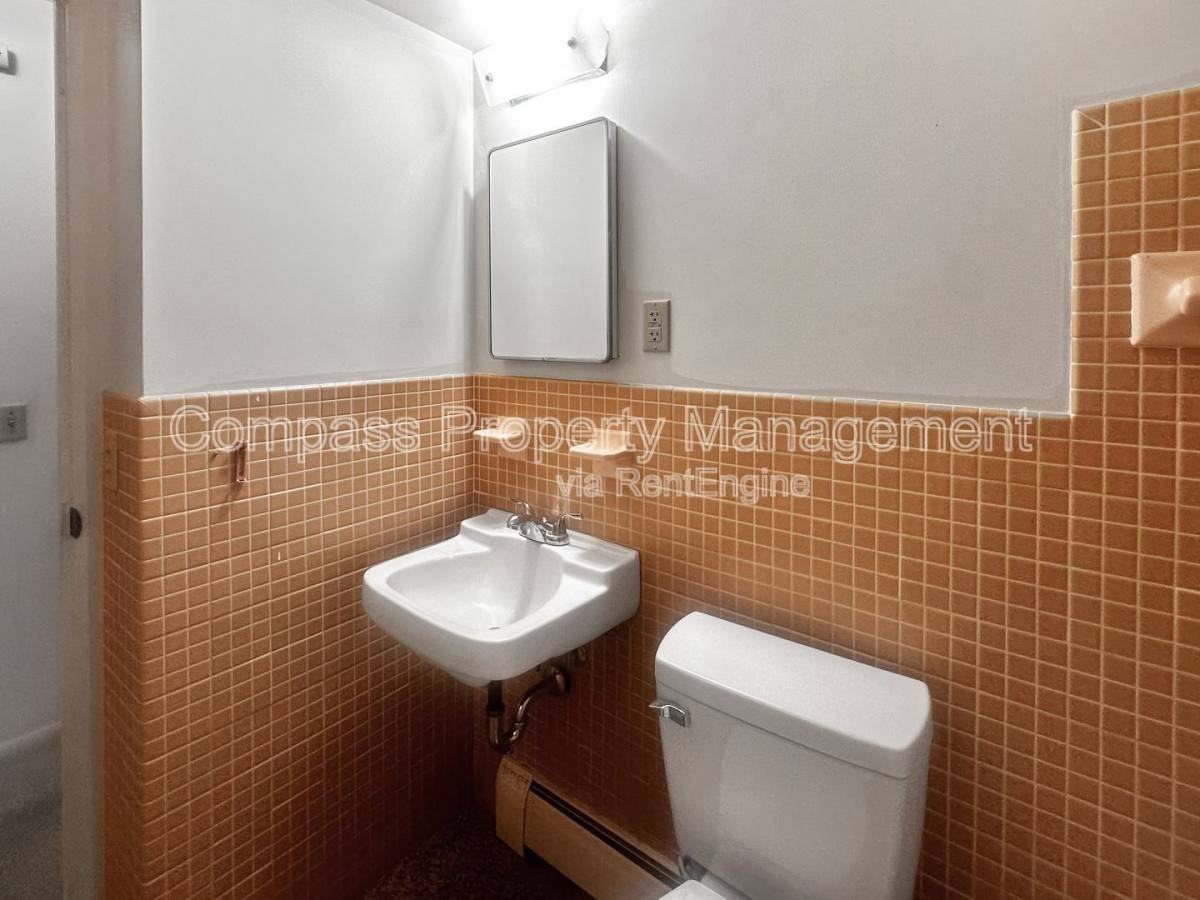 2847 S Burdick St - Photo 3 of 8