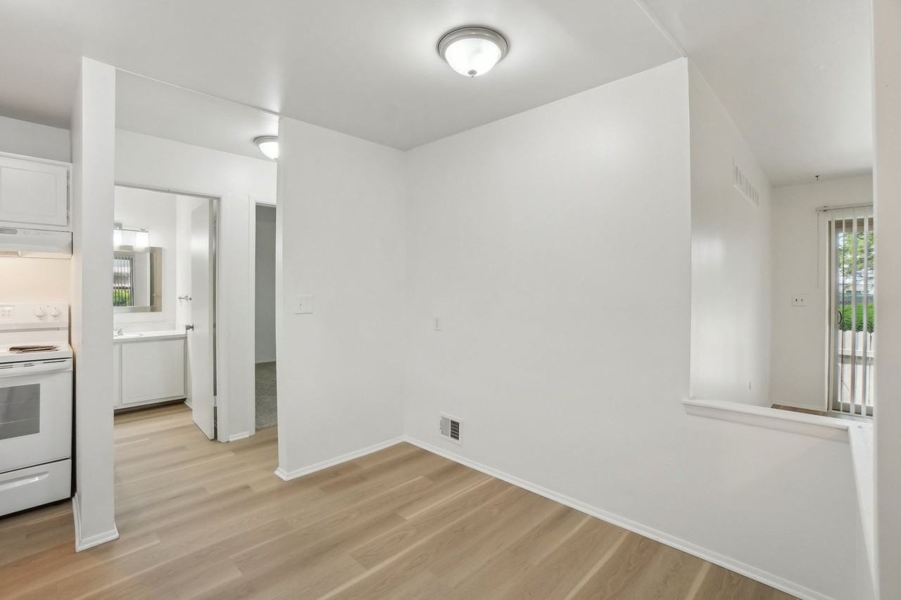 Taylor Gardens Apartments - Photo 5 of 39