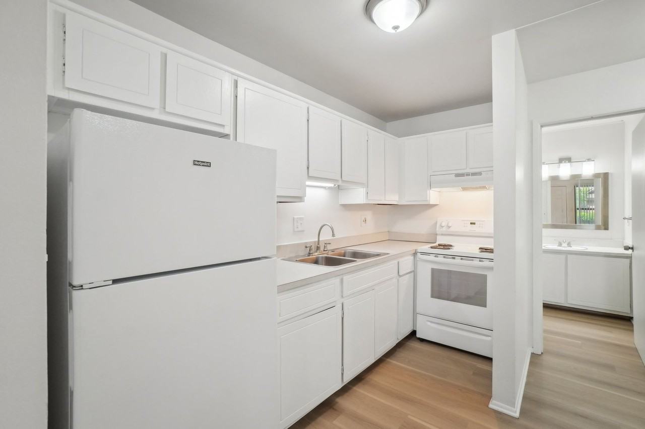 Taylor Gardens Apartments - Photo 7 of 39