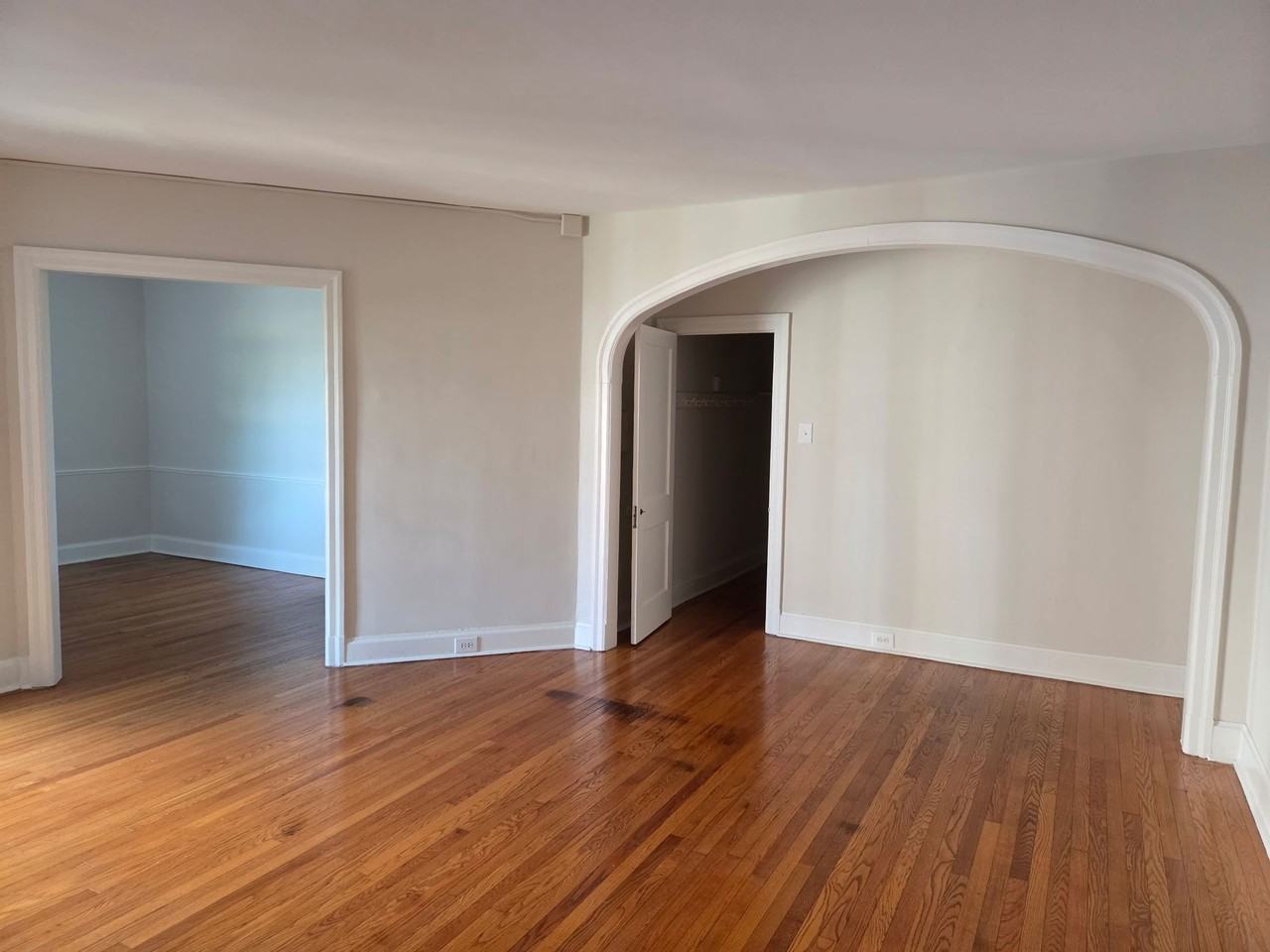 EDGEHILL COURT - Photo 2 of 11