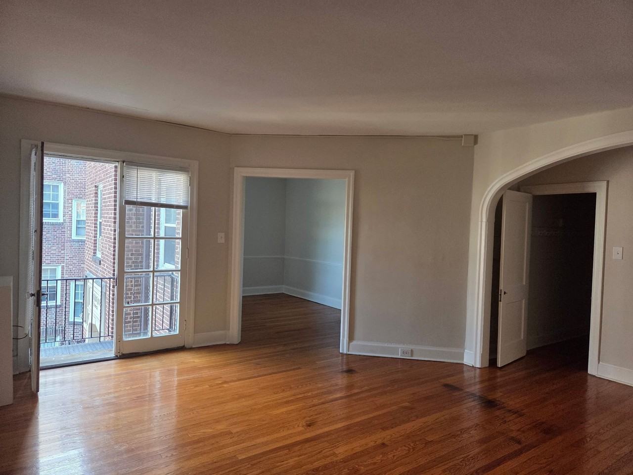 EDGEHILL COURT - Photo 3 of 11