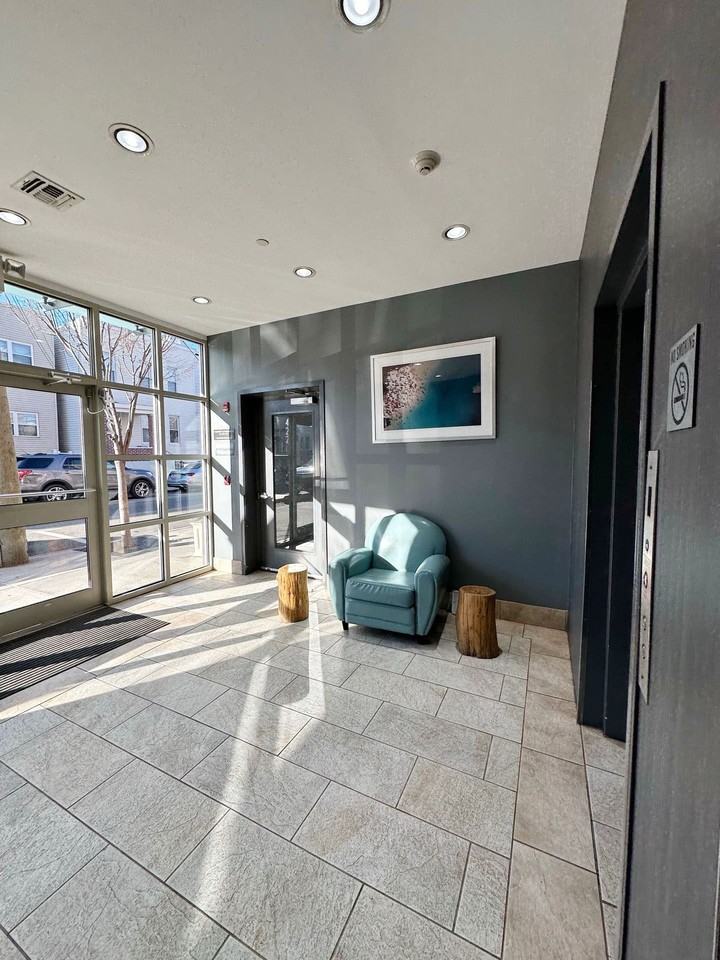 68 West Utopia - Photo 5 of 50