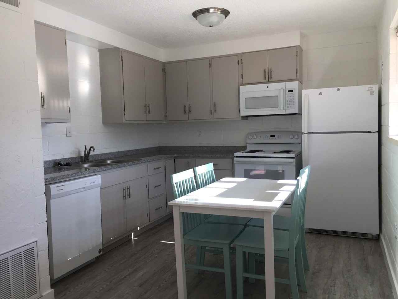 Camino Manor - Photo 7 of 12