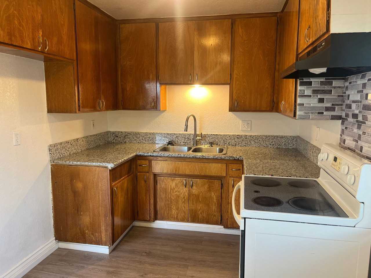 2+1 in quiet are of Highland - Photo 2 of 8