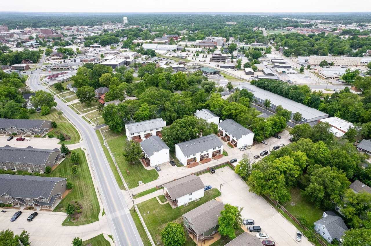 1407 Paris Rd - Photo 6 of 24