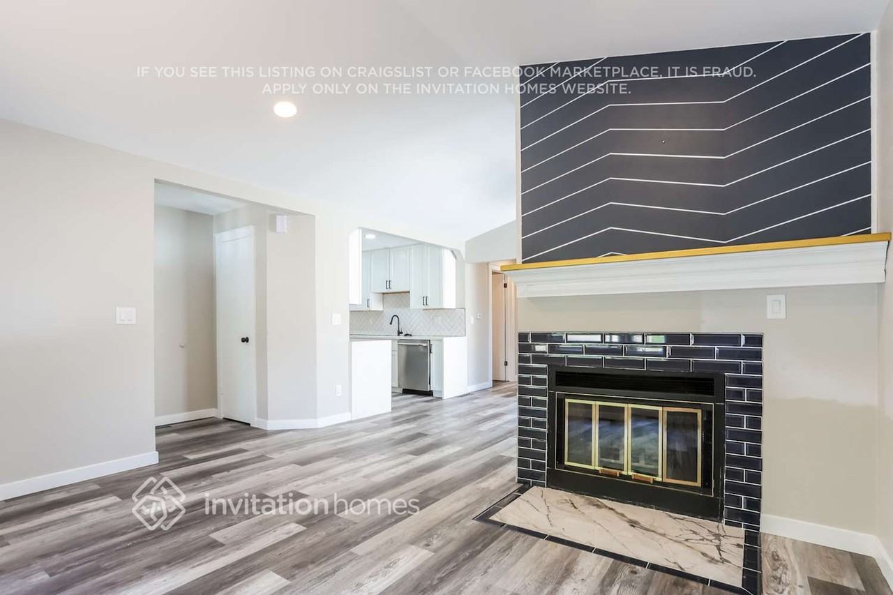 17755 E Cornell Dr - Photo 4 of 16