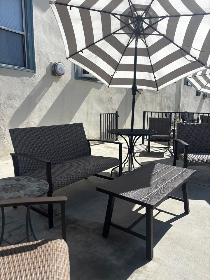 131 S Avenue 63 - Photo 4 of 6