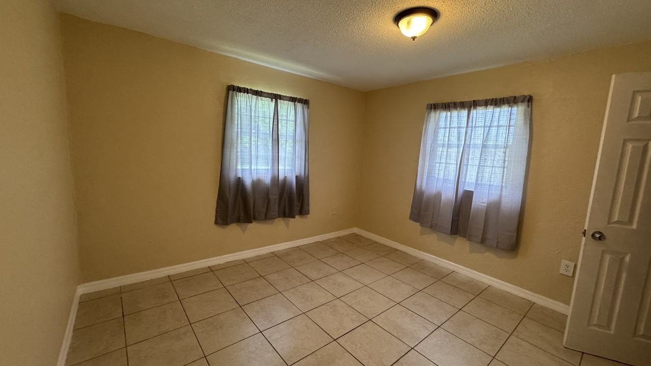 2207 Pelham St Ne #C - Photo 3 of 10