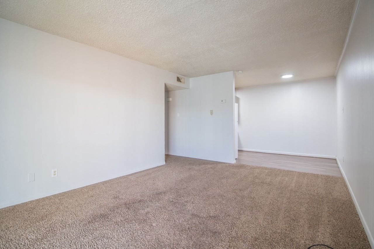 MC 2500 W 26th Street - Photo 3 of 14