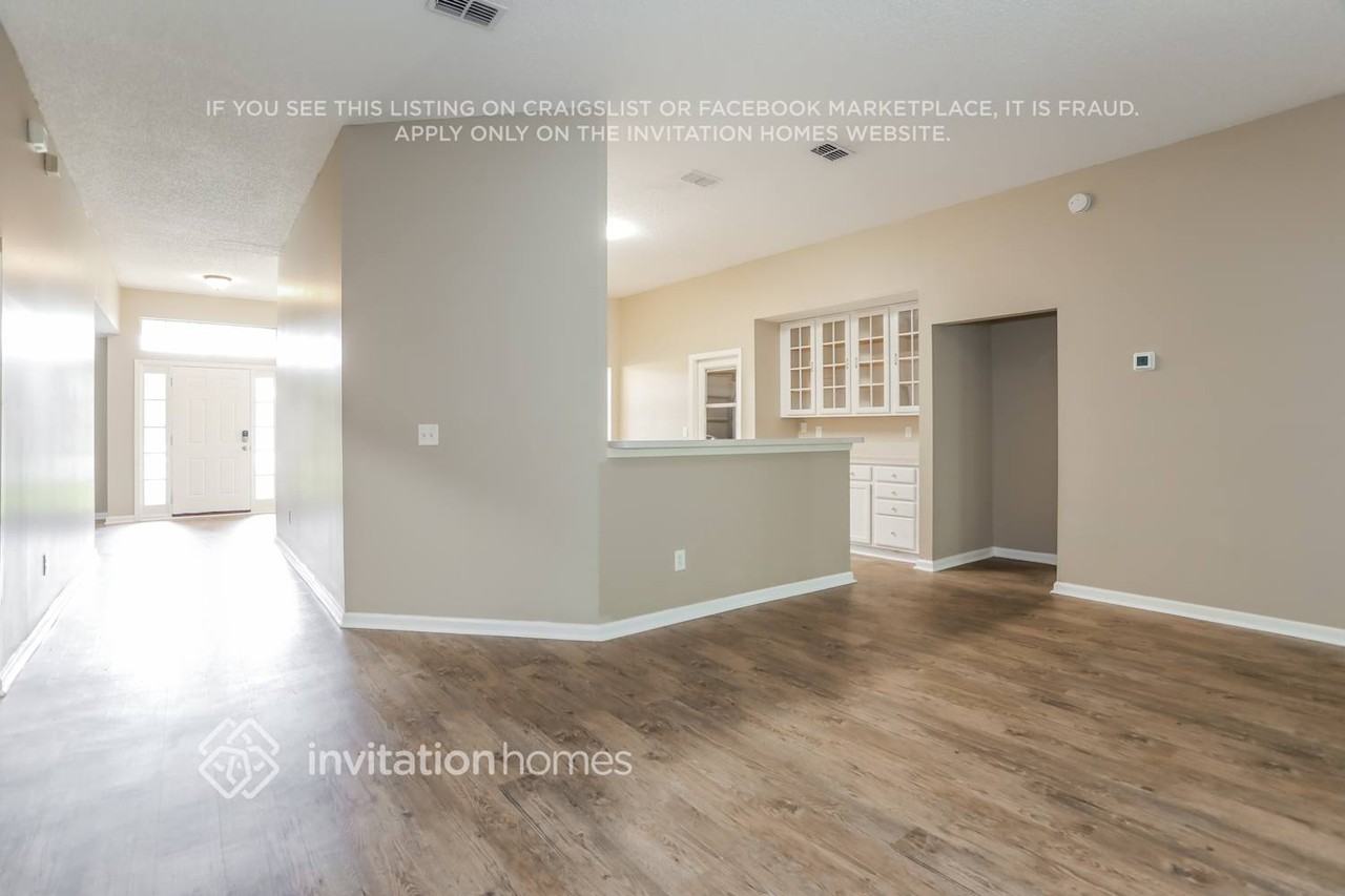 11275 Chertsey Ln - Photo 4 of 16