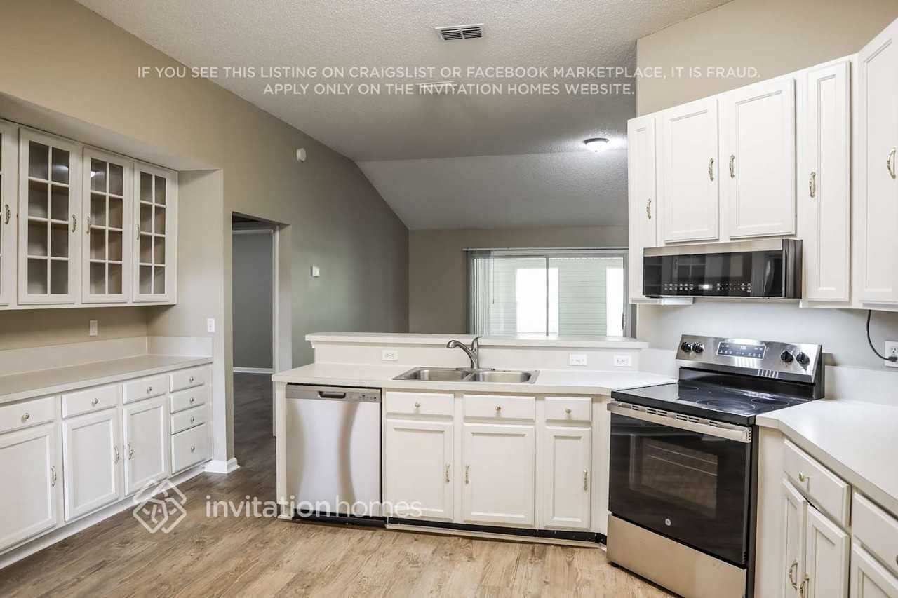 11275 Chertsey Ln - Photo 7 of 16