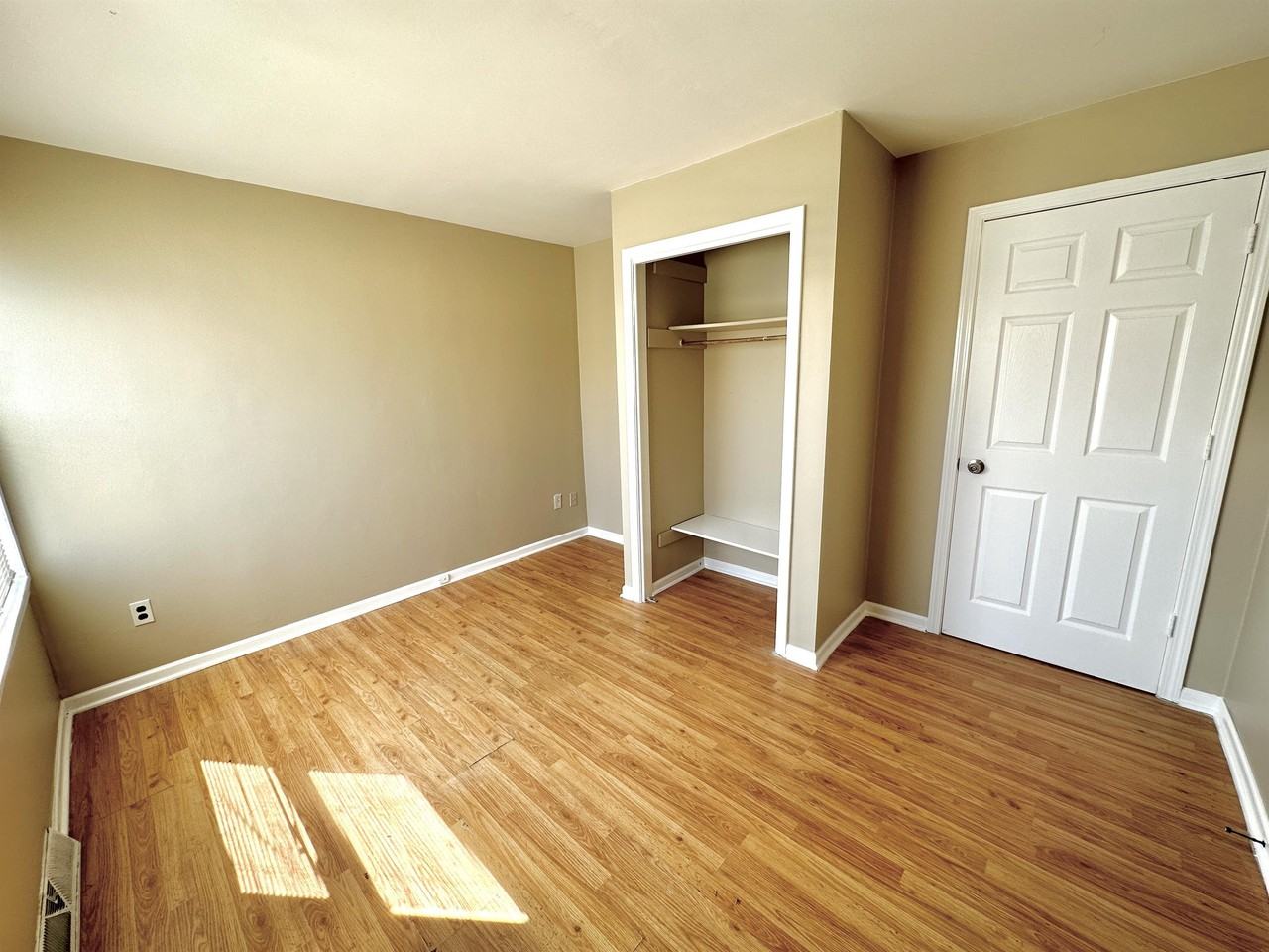 517 9th St #1 - Photo 3 of 7