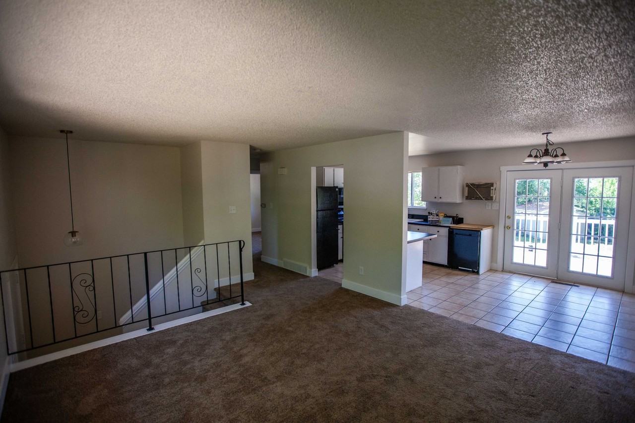 2537 Timber Ct - Photo 6 of 24