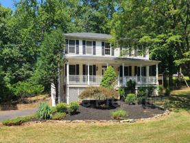 105 Oakwood Dr - Photo 1 of 1