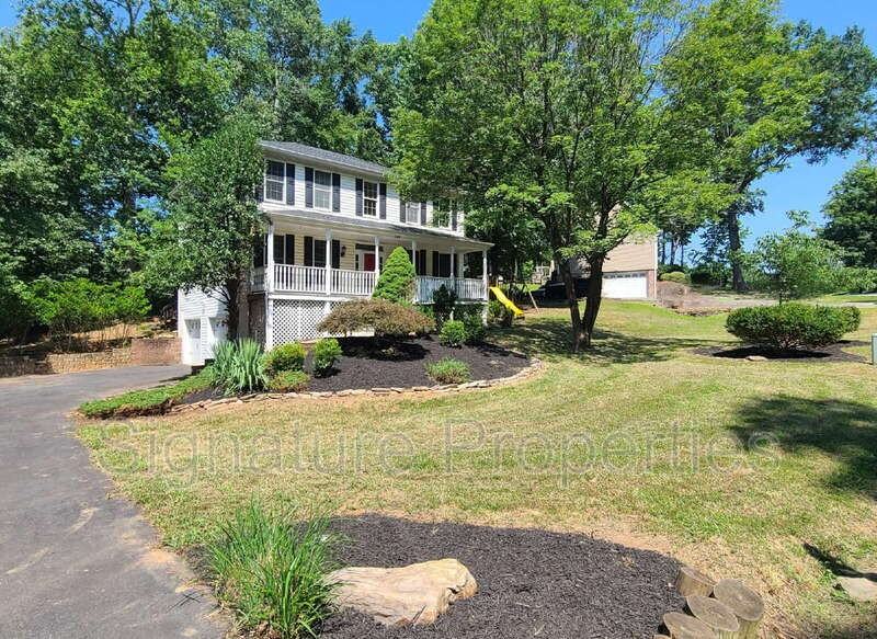 105 Oakwood Dr - Photo 2 of 29