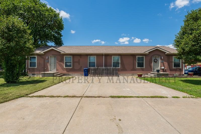 305 S Elm St - Photo 2 of 21