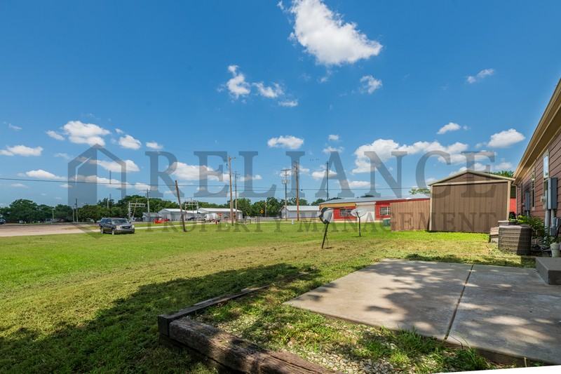 305 S Elm St - Photo 3 of 21