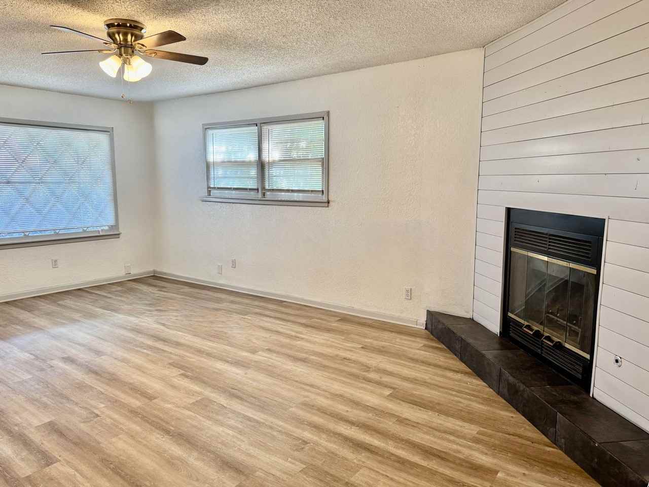 4419 39th St - Photo 4 of 24