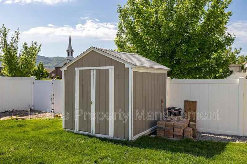 702 Durham Dr - Photo 2 of 25