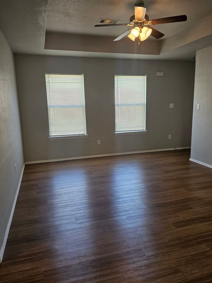 2107 Ingalls Ln - Photo 2 of 17