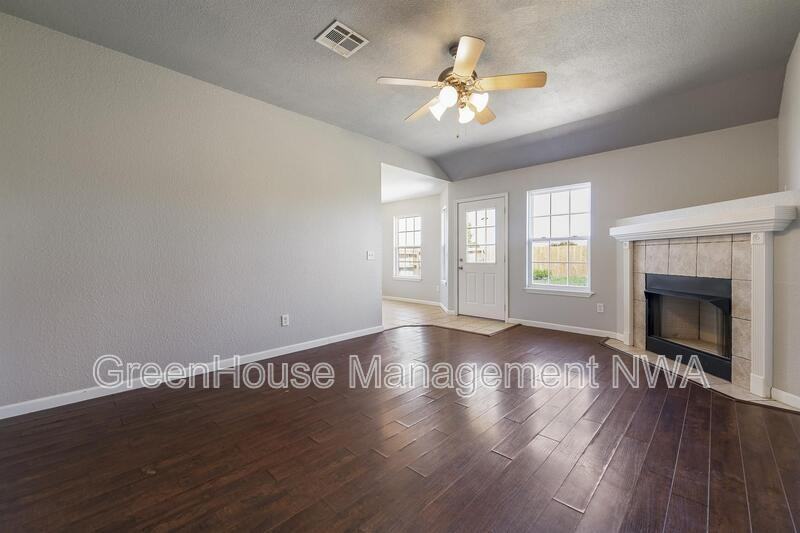 520 Dewberry Ln - Photo 5 of 27