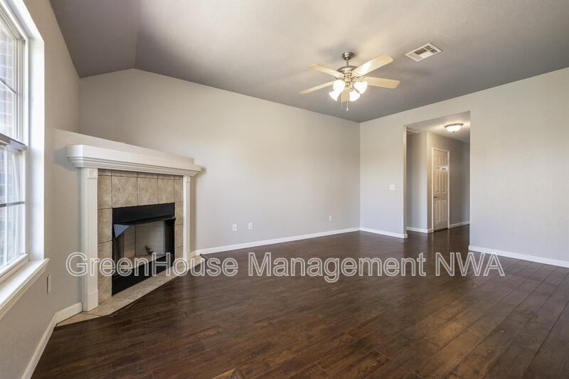 520 Dewberry Ln - Photo 7 of 27