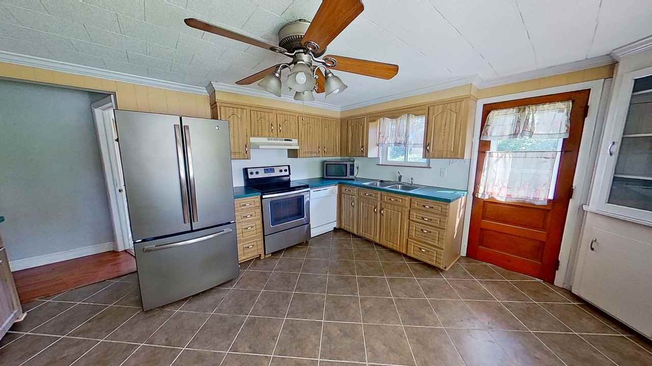 254 Ridge Ave - Photo 3 of 18