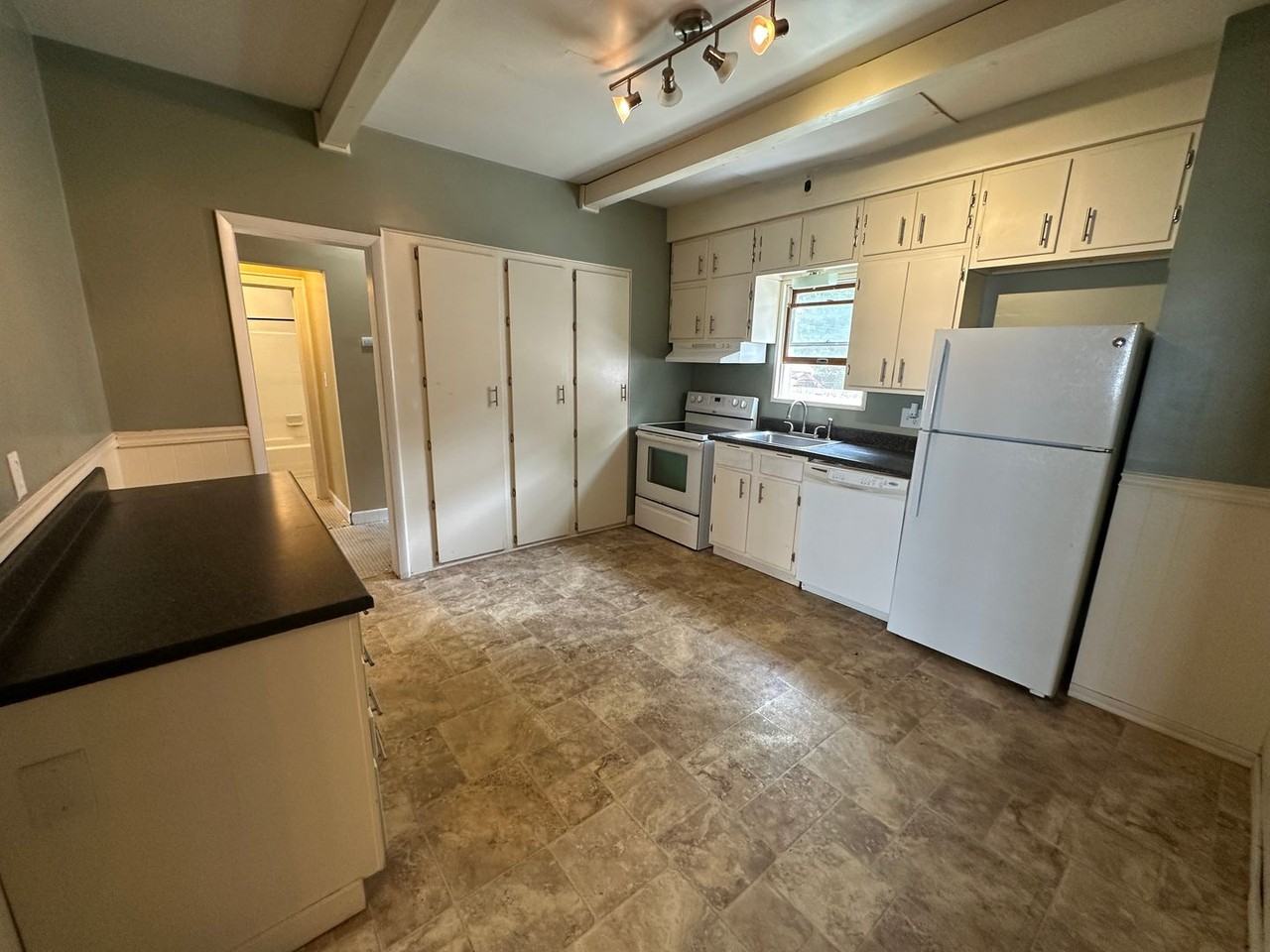 915 Veto St Nw - Photo 6 of 14