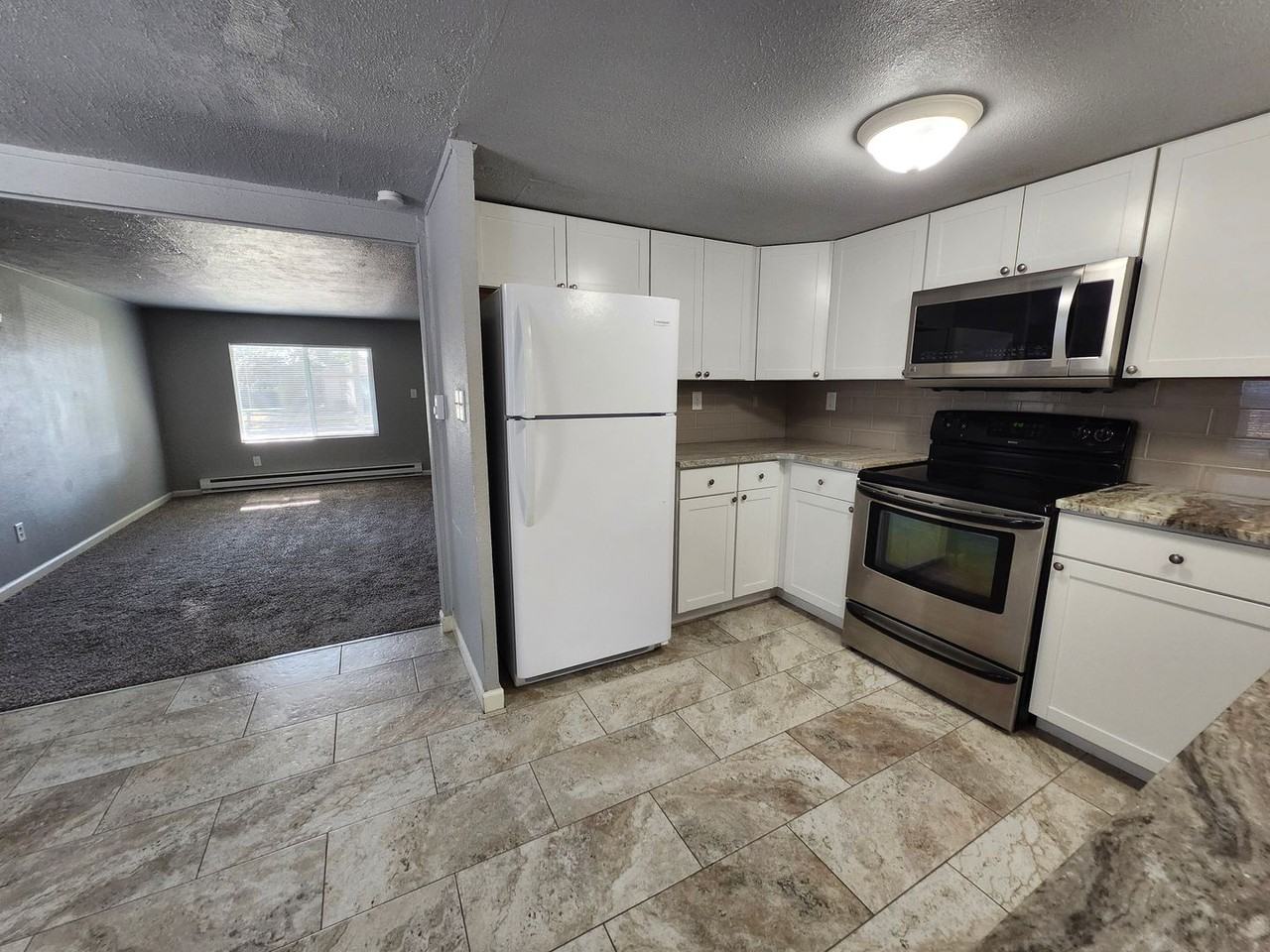 1327 Tunis Ave - Photo 7 of 17