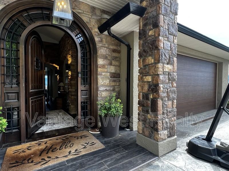 1020 Aurora Hts - Photo 3 of 35