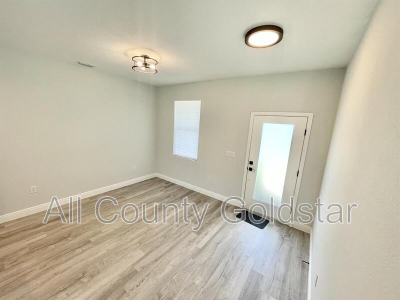 7137 Benson St - Photo 3 of 14