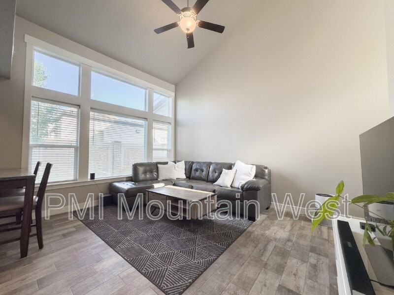 12702 S Stone Heights Dr - Photo 4 of 37