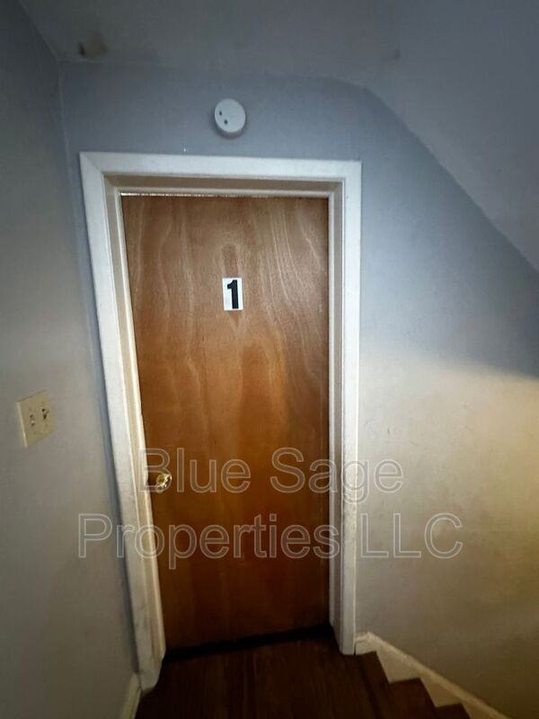 212 N Wycombe Ave #1stFL - Photo 2 of 27