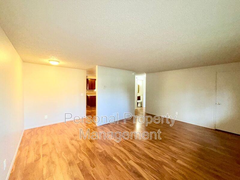 10905 Ne 7th St - Photo 3 of 12