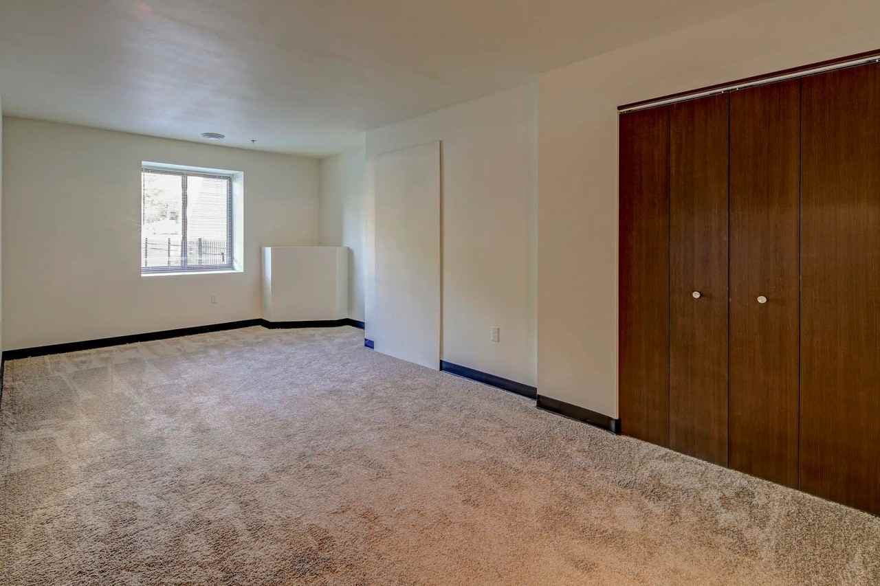 Brewers Point Apartments - Photo 7 of 17