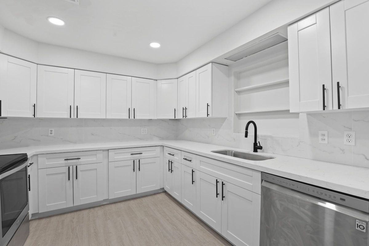 319 S Congress Ave ##A - Photo 2 of 13