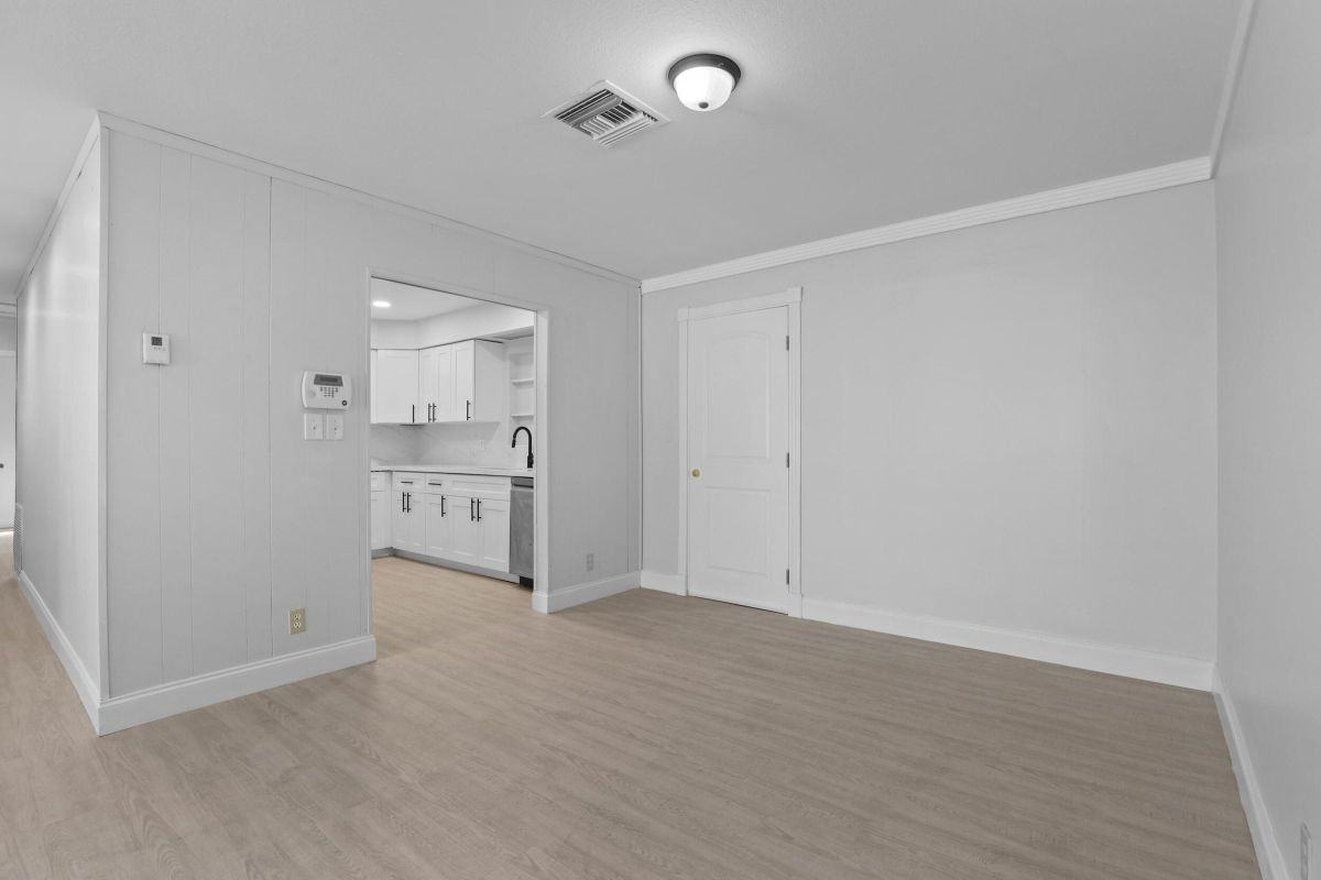 319 S Congress Ave ##A - Photo 3 of 13