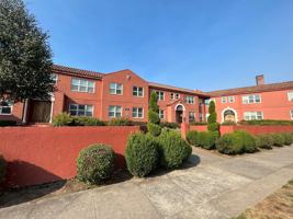 featured image of 2437 Ne Hoyt St