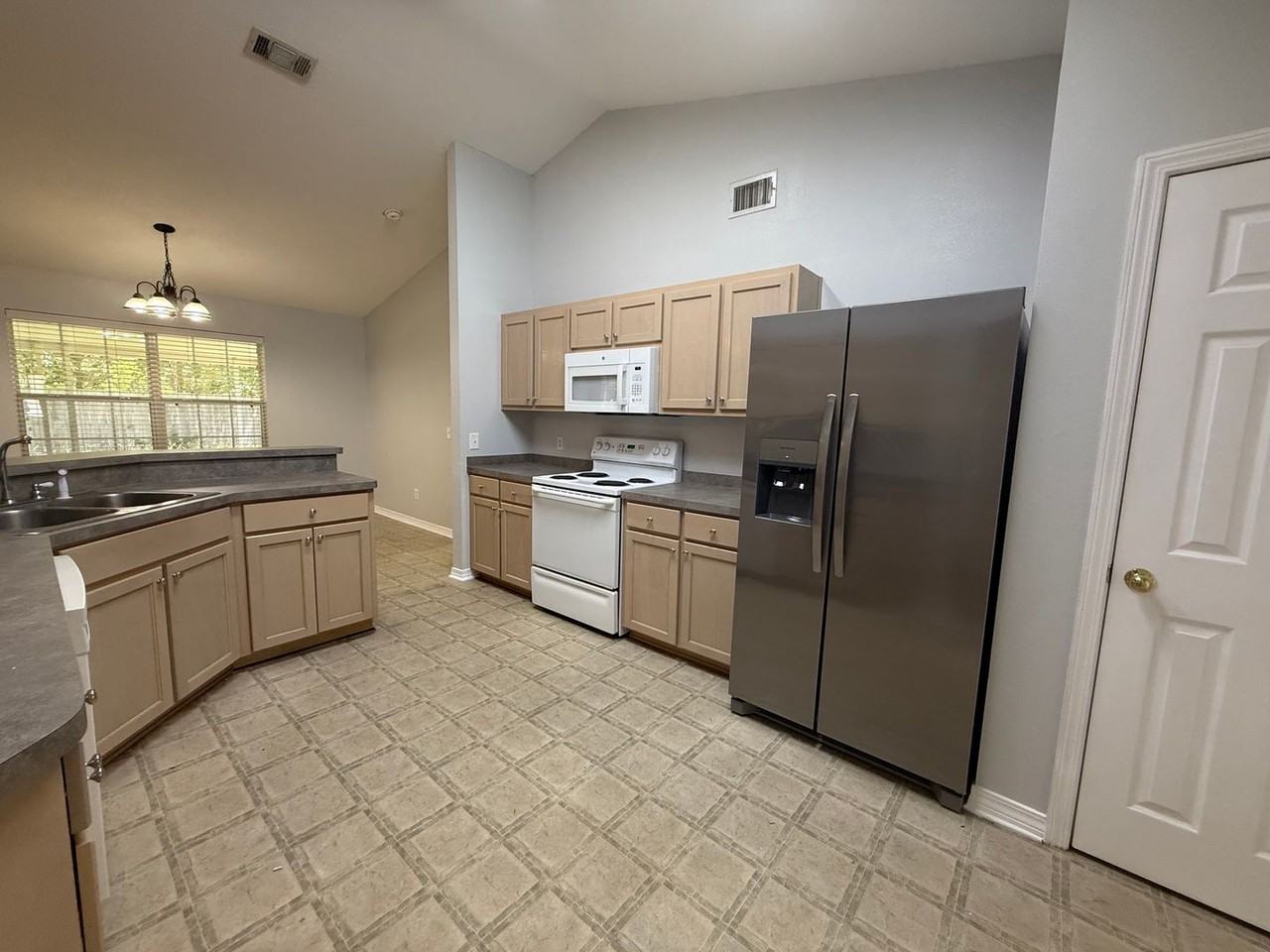 4902 Chads Cir - Photo 7 of 24