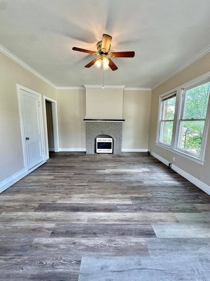 302 S Van Buren St - Photo 3 of 10