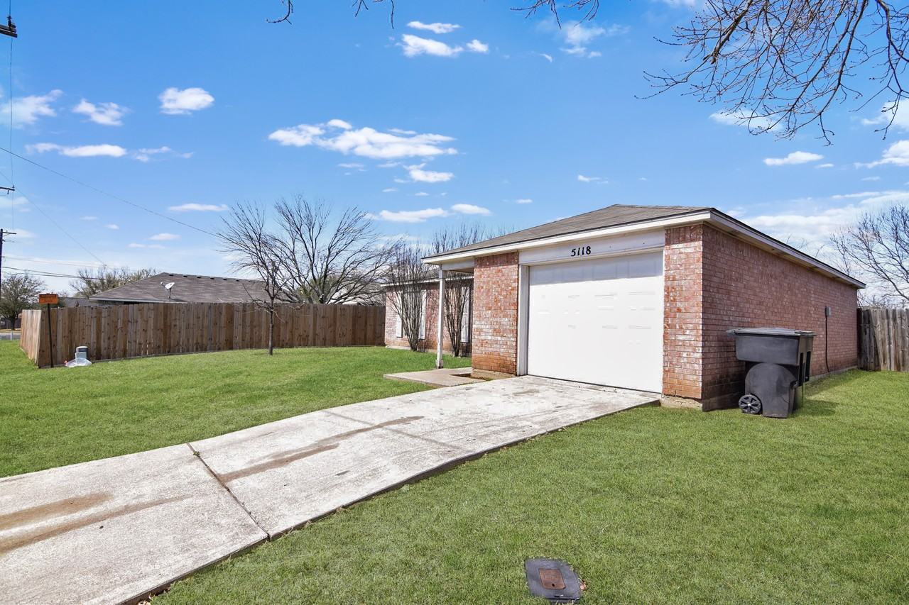 5118 Williams Dr - Photo 2 of 16