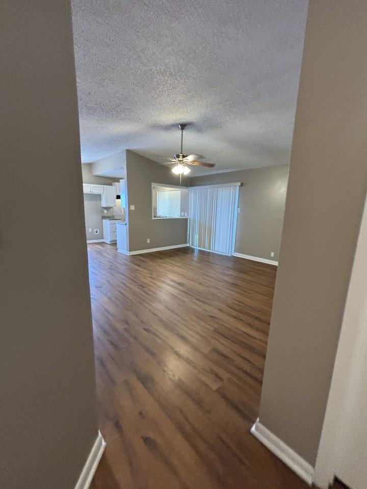 1 Greenway Ct - Photo 4 of 19